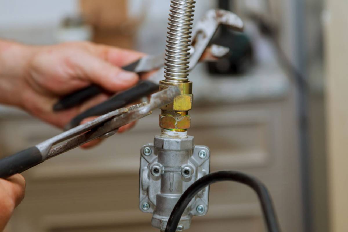 Licensed gas fitter installing gas cooktop in Macarthur NSW